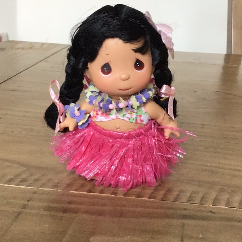 Precious Moments Children of the World Hawaii doll